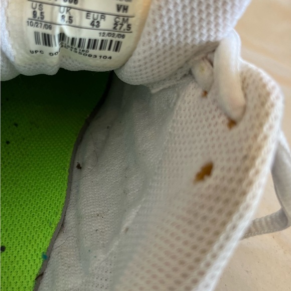 👟 👟🌸GUC Nike Sneakers, grey, black & green, size 9.5 - Picture 10 of 10